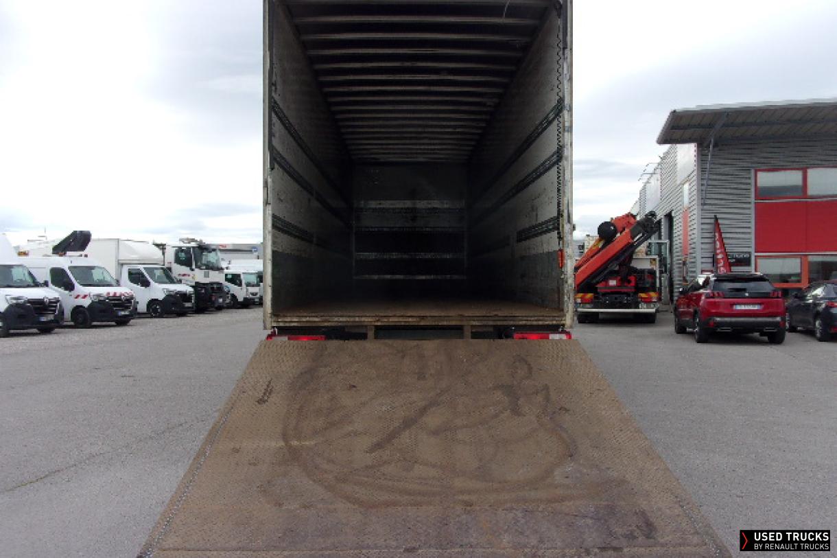 Renault Trucks D Wide 320