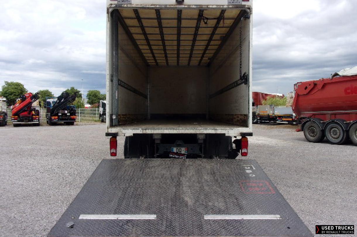Renault Trucks D Wide 320