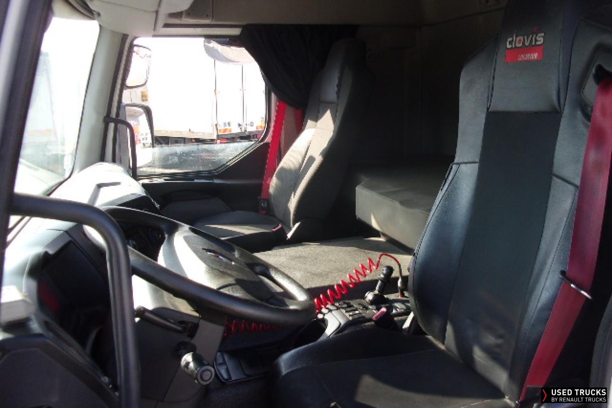 Renault Trucks D Wide 320