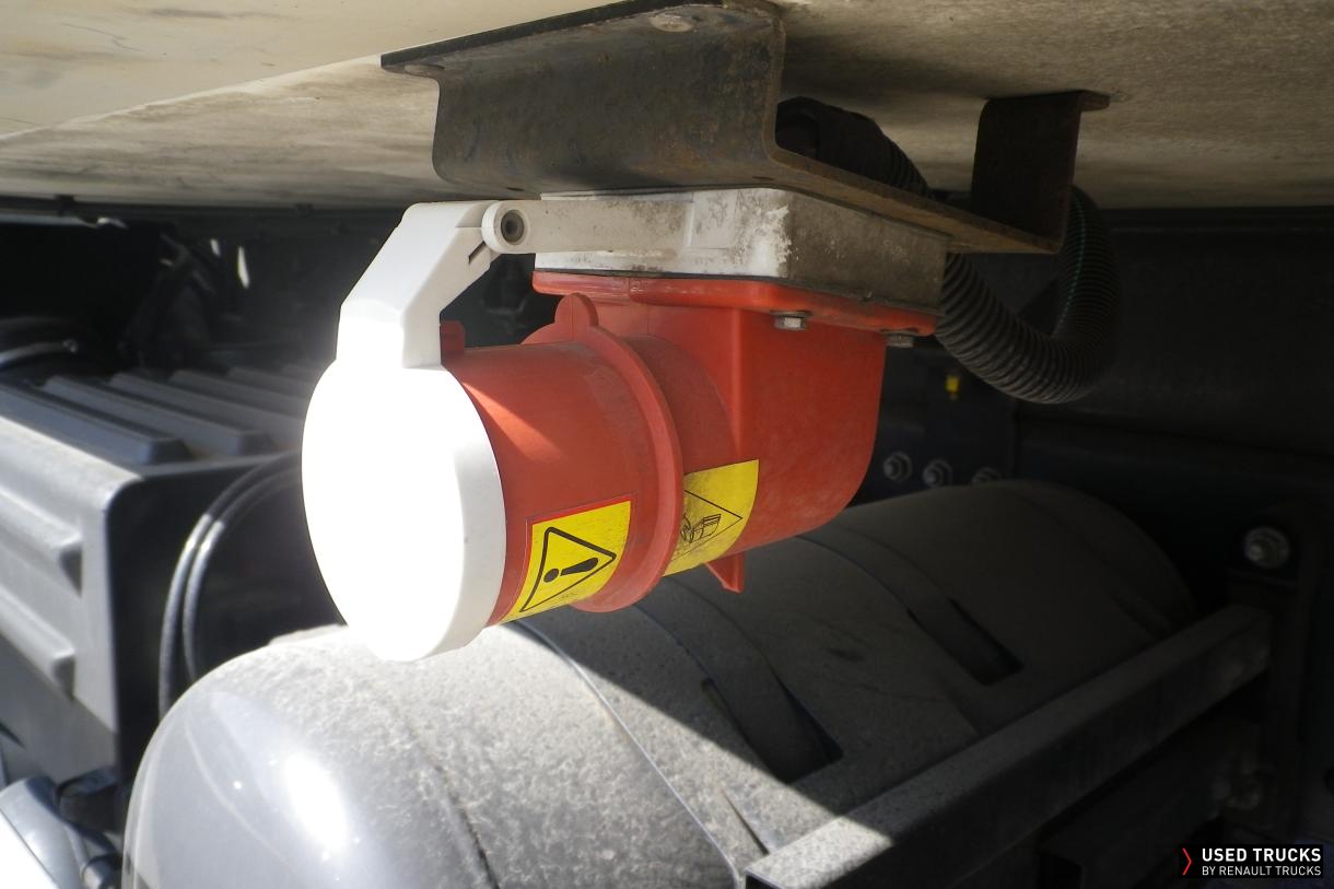 Renault Trucks D Wide 320