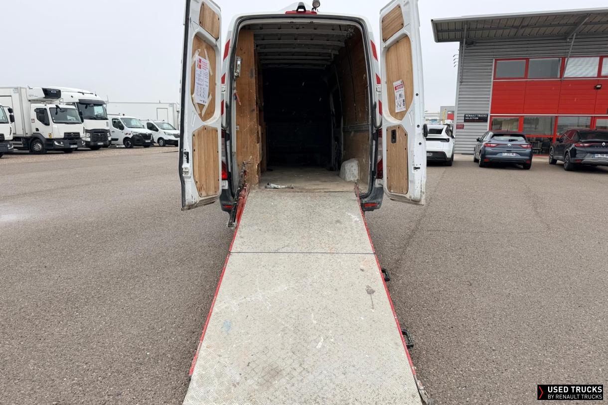 Mercedes-Benz Sprinter 140