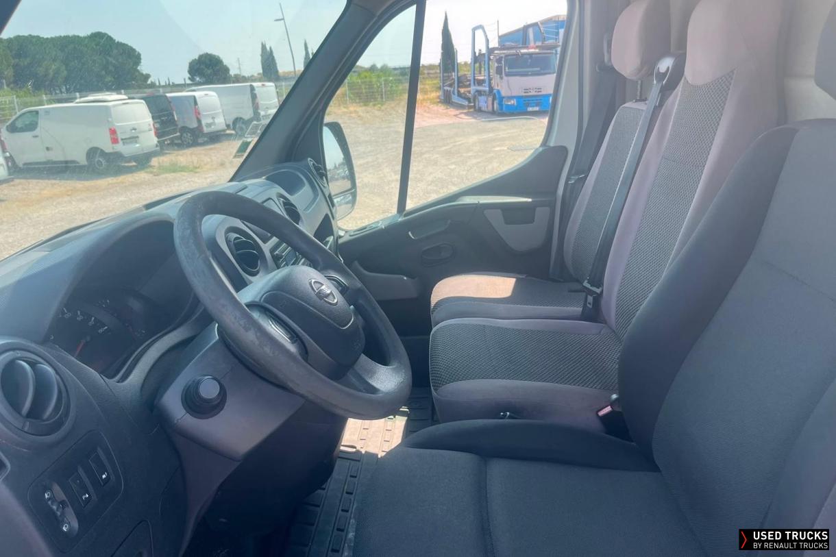 Nissan NV400 