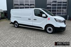 Renault Trucks Trafic
                                          