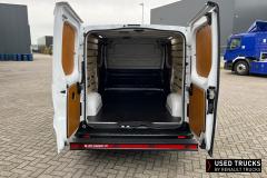 Renault Trucks Trafic
                                          