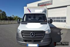 Mercedes-Benz Sprinter
                                          163